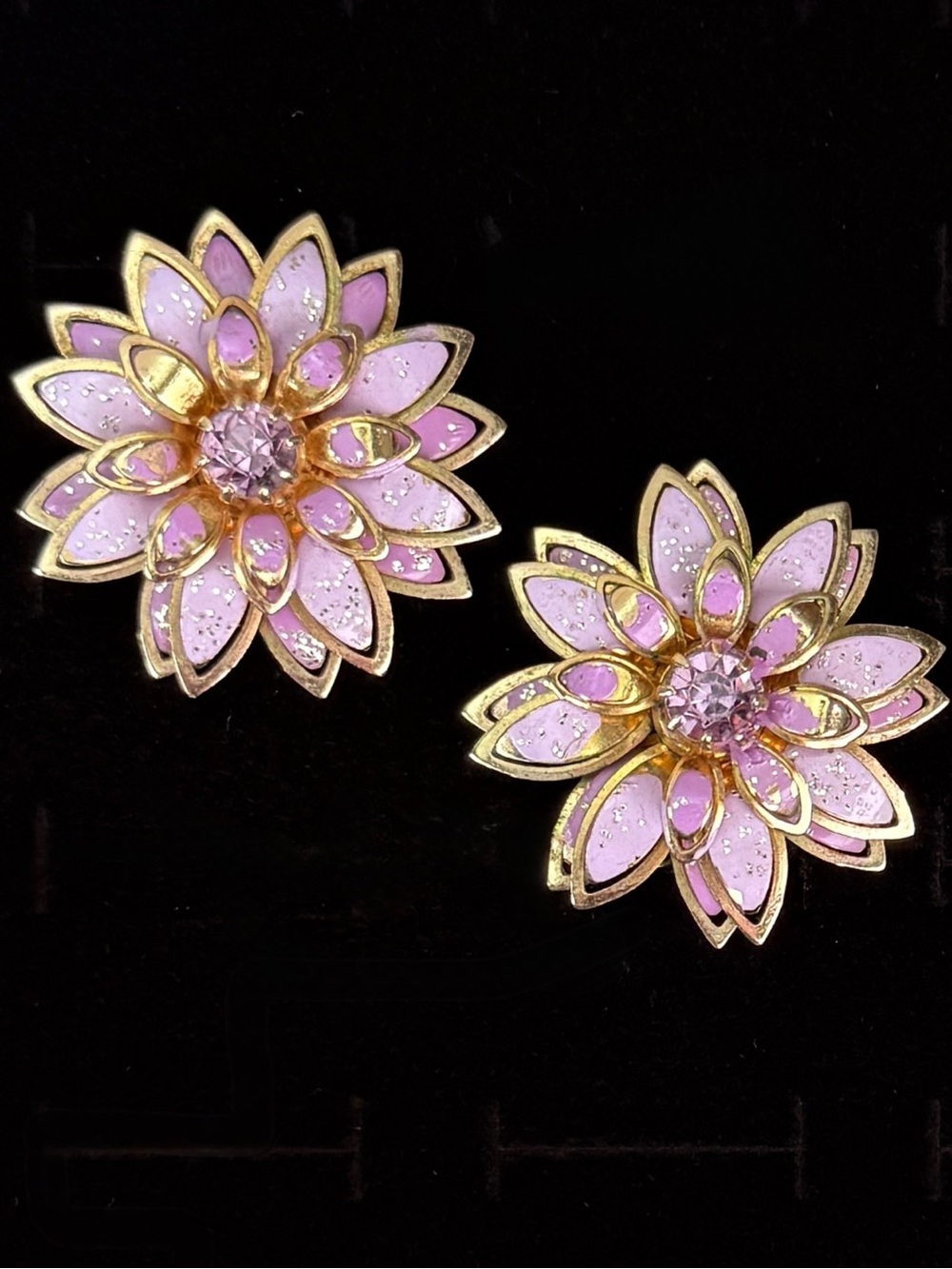 Beautiful vintage, goldtone and pink three-dimensional flower clip on earrings